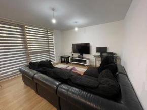 2BR-Sleeps4-Parking-Balcony-NearCityCentre